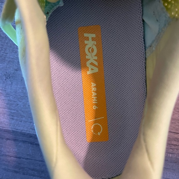Hoka one one women’s arahi 6 running sneakers - Picture 9 of 10